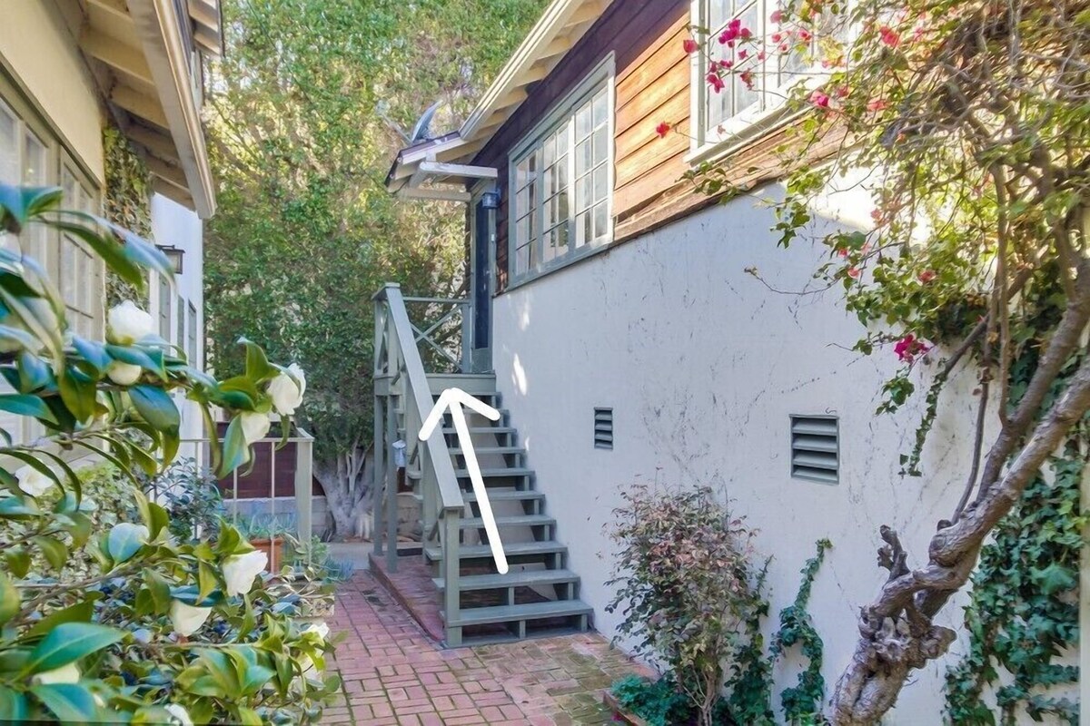 Top Level Corner Unit ★ Steps to Windansea Beach ★ Dog Ok
