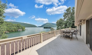 LAKE Allure: Lakefront Home with a private dock right across from the dam!