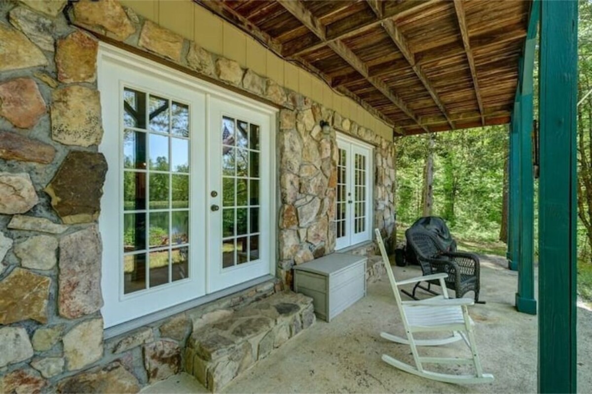 Waterfront cabin in the mountains. Peaceful, relaxing setting.