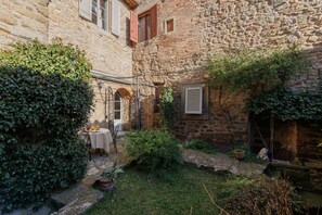 Building Exterior, Garden, Main Entrance