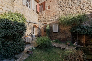 Building Exterior, Garden, Main Entrance