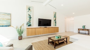 Living Room /Flat screen TV