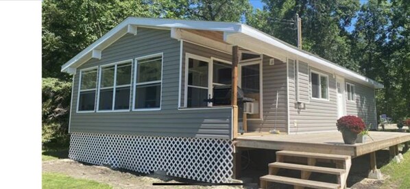 Side deck now has seated area length of deck 