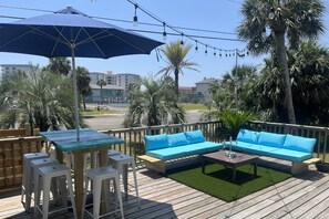 Amazing deck overlooking Via De Luna Dr