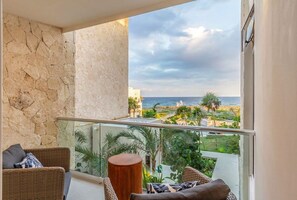Your private OCEAN VIEW terrace!