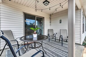 Covered Patio | Seating