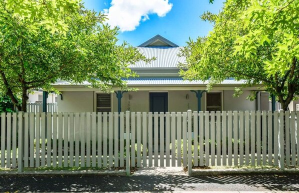 The Sampson Haven | Luxe Getaway, Pet Friendly