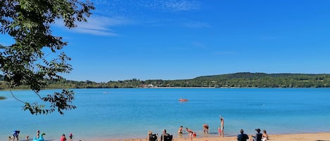 Lac de Chalain (20min en voiture) 