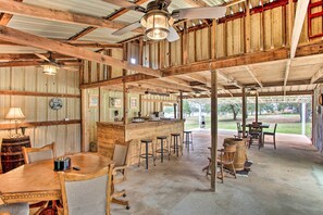 Furnished Barn | Multiple Dining Areas | Dry Bar | Smart TV