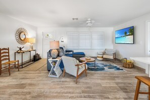 Living room pic#2