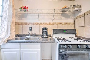 Kitchen | Cooking Basics | Coffee Maker | Paper Towels/Trash Bags Provided