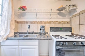 Kitchen | Cooking Basics | Coffee Maker | Paper Towels/Trash Bags Provided