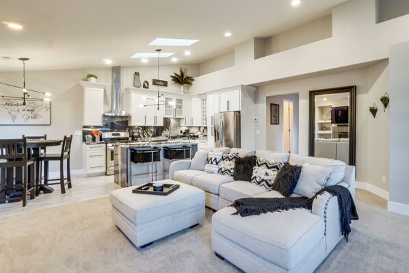 Golden Vacation Rental | 3BR | 2BA | Stairs Required | 1,800 Sq Ft