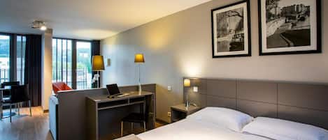 Enjoy your stay in our modern 21 m2 double room in Lyon.