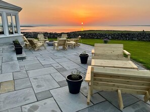 Large Patio, Fire Pit, Views