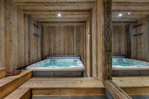 Indoor spa tub