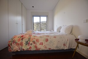 Twin bedroom