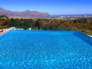 The rooftop infinity pool is a gem. At the end of a long day, its a pleasure to take a dip before dinner. Upon request, tables and chairs can be laid out for a pool party. A late night swim under the stars is very romantic.