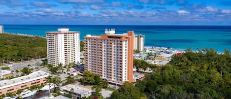 Central Fort Lauderdale, walking distance to the beach.