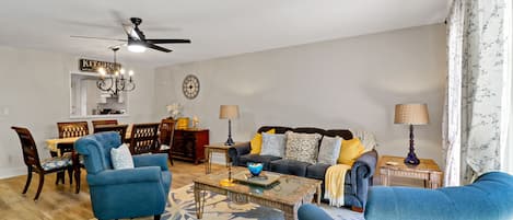 767 Queens Grant | Living Room - 767 Queens Grant | Living Room