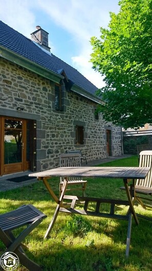 Gîte à Vernines, Puy-de-Dôme, labellisé Gîtes de France: l'extérieur