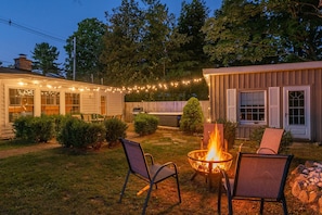 Nice cozy fire-pit to make s'mores after a long day at the beach or after dinner