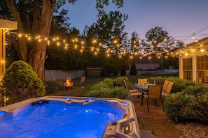 Stunning backyard w/ party lights, hot tub, outdoor dining & fire-pit!
