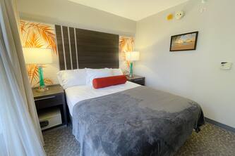 Stylish Aqua Palms Studio | Private Lanai | Pool
