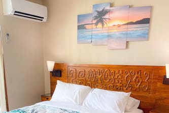 Bubbly Bamboo Waikiki Studio | Private Lanai | Pool