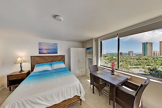 Sunny Hawaiian Monarch Studio | Ocean View | Pool