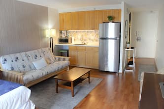 Marvelous Marine Surf Studio | Lanai + 1 Parking