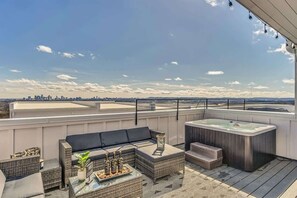 Spacious rooftop with Nashville's skyline in the distance PLUS hot tub.