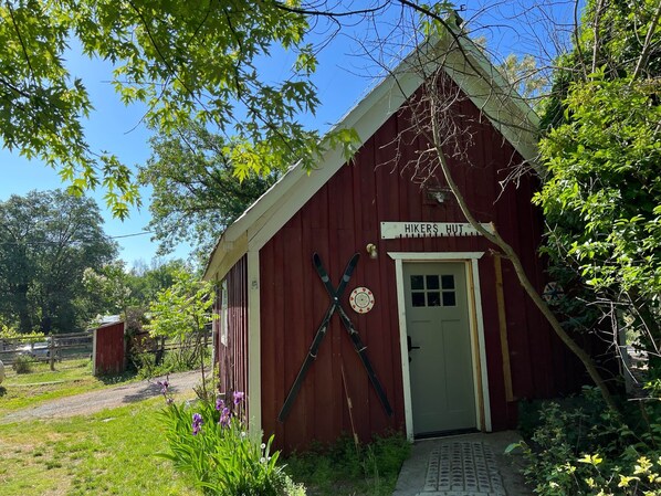 Wayfarer's Cottage at the Bluebird Inn
