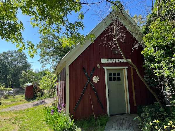 Wayfarer's Cottage at the Bluebird Inn
