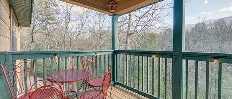 Gatlinburg Vacation Rental | 2BR | 2BA | 1,055 Sq Ft | Steps Required for Entry