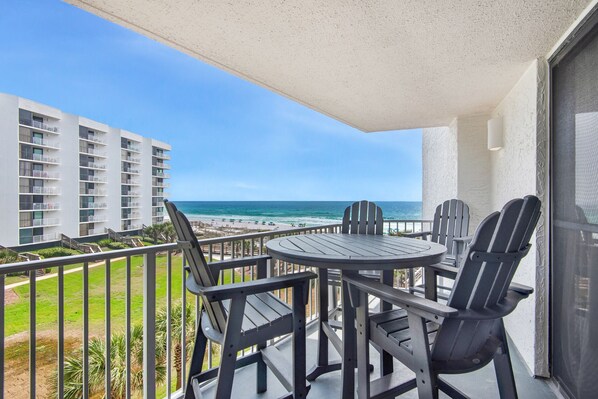 Mainsail 234 balcony view