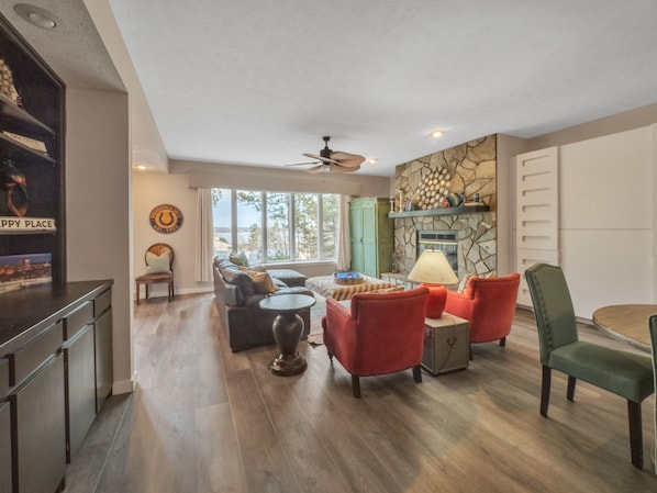 Living Room, Furniture, Indoors, Flooring, Floor