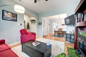 "Living Room","Furniture","Indoors","Home Decor","Couch"