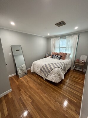 Decorated by our daughter- enjoy this serene space! Queen bed, closet & shelving