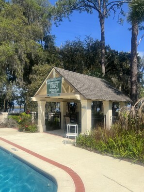 Pool side view of Hampton river