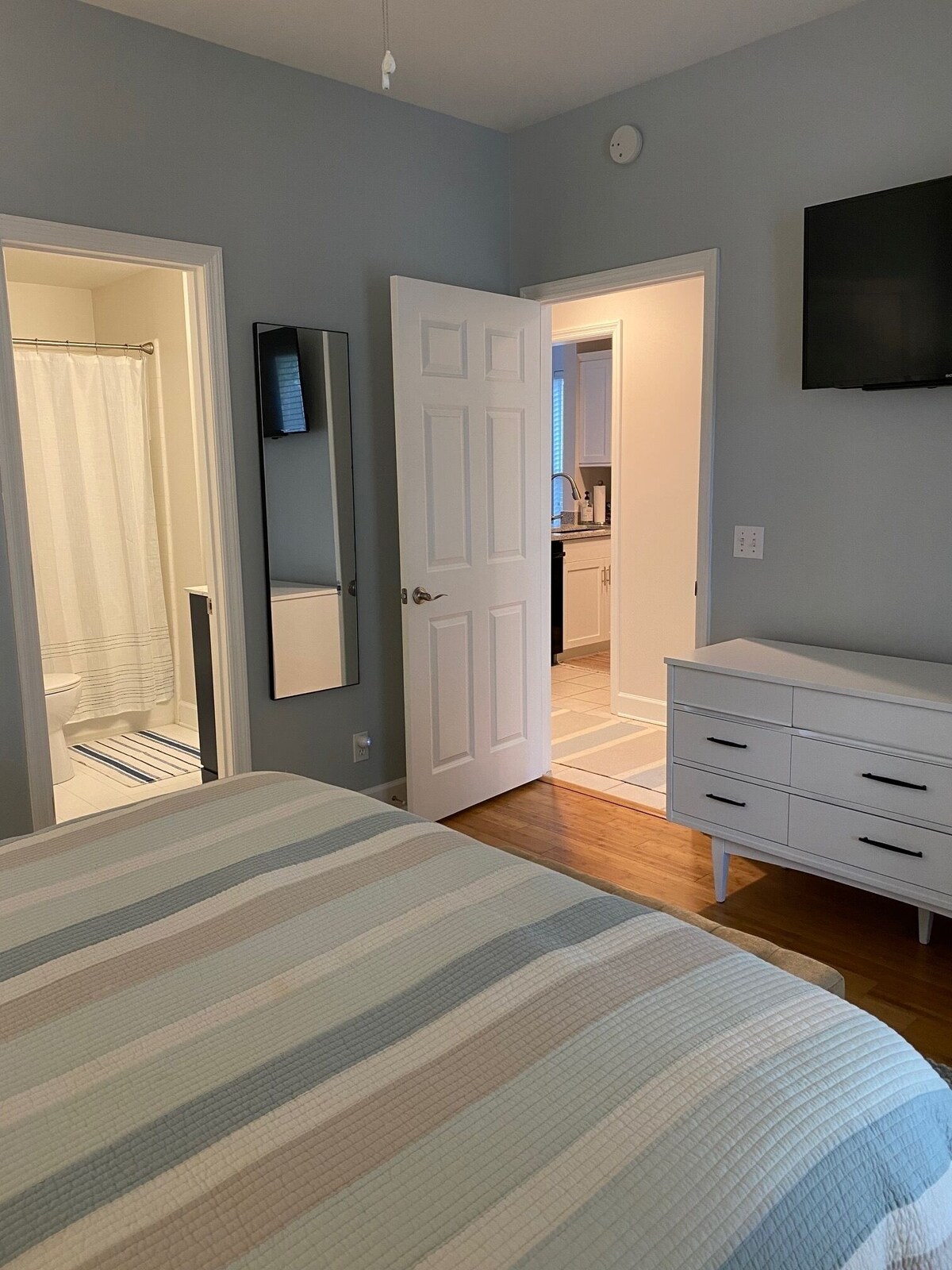 Private and quiet condo on North end of SSI. 30 day minimum.