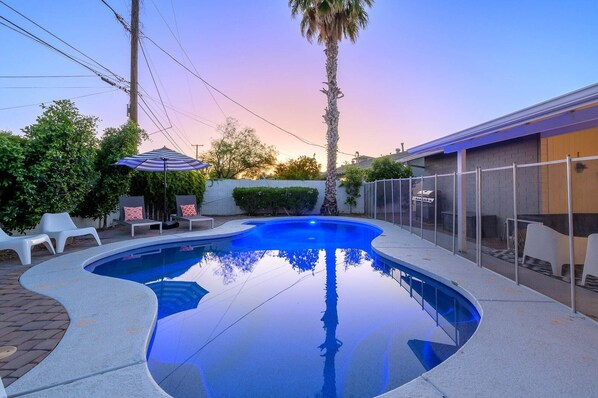 Welcome to the Wilshire House! Unwind by the pool and enjoy the gorgeous AZ sunsets.