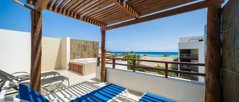 Master bedroom terrace with jacuzzi nad ocean view