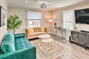 Living Room & Dining Area | Free WiFi | Dishware & Flatware Provided