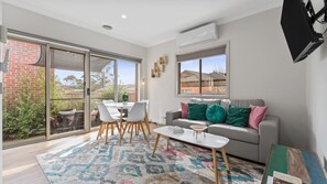 Light filled cosy, open plan living & dining