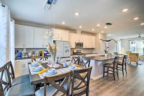 Dining Area | Dishware & Flatware Provided