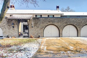 Condo Exterior | Keyless Entry | Garage (2 Vehicles) | Driveway (4 Vehicles)