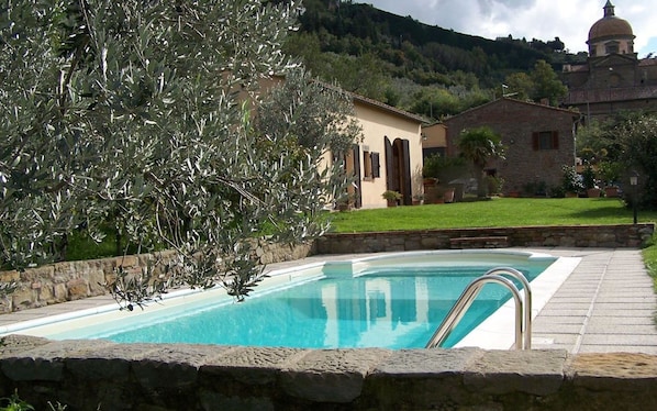 Building Exterior, Pool