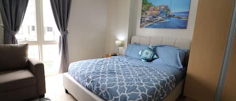 Cozy Studio in an excellent location.   Across from T3, Near MOA & Casino.