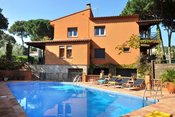 House for rent with pool l'Escala